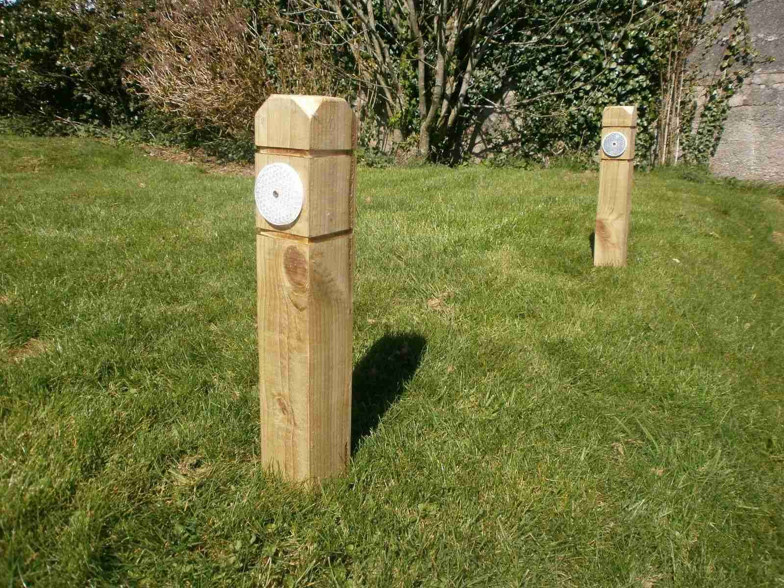 6 x Timber Reflective Verge Posts Push in Ground The Countryside Store
