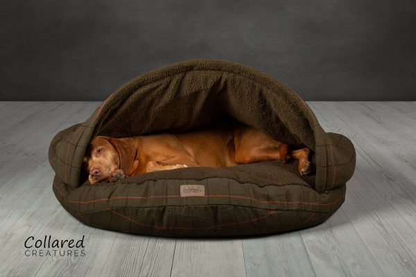 Collared Creatures Green Tweed Classic Dog Cave bed