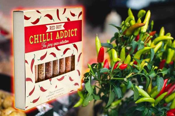 Red Hot Chilli Addict | 8 Chilli-Heads Spice Gift Set | Slide out Tray with Glass Test Tubes