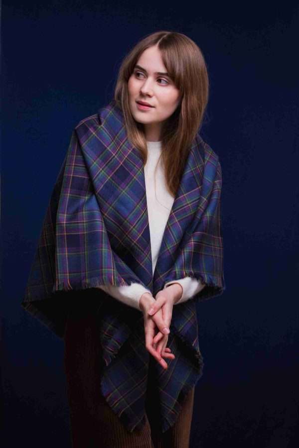 Highland Mist tartan Shawl - Image 2