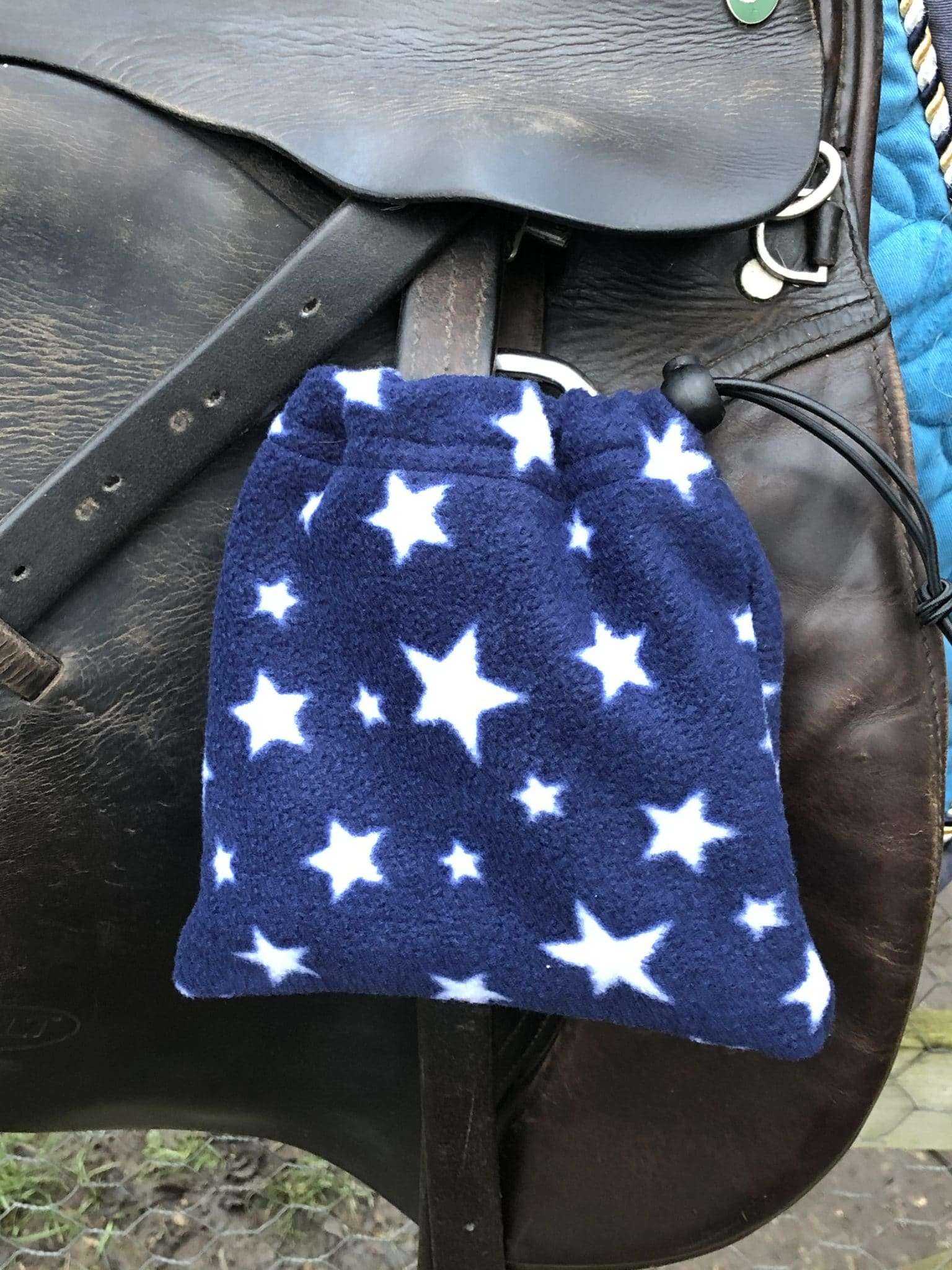 IMG 3679 scaled Fleece Stirrup Covers - Stars Help protect your saddle from dirt and scratches from the stirrups. Approx 7x7 inches Items posted within 1-3 working days. Shipped using Royal Mail 2nd Class. Back orders allow an extra 7 - 8 working days.
