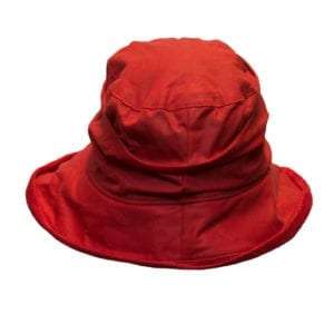 DIANA RED BACK 300x300 1 Internal Lining is 100% Cotton lining, and an inner trim band for extra comfort. Outer Shell is made from 100% waxed cotton, making this hat waterproof. This traditional waxed cap has a corduroy trim around the ruffle style brim of the hat. Produced to the highest standards by a manufacturer of top qulaity countrywear and derby clothing