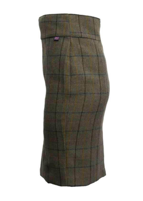 navy stripe skirt side scaled 1 Our simple but stylish Tweed Winslow Skirt is great for any purpose. Smart knee length skirt can be used for everyday wear around the town or heading out to any event Our Winslow skirt is made from the 60% Wool, 25% Polyester 11% Acrylic and 4% composed of other fibres, the tweed has been treated with Teflon which acts as a fabric protector, making this product long-lasting protection against oil- and water-based stains, dust and dry soil. Other features include 8 inch heavy duty concealed zip, fully lined, 5inch back vent opening and moleskin waistband Length of skirt measures below Size 8/10; 59cm Sizes 12/14; 60cm Sizes 16/18; 61cm Produced to the highest standards by a manufacturer of top-quality English country wear and derby clothing. Please check our size guide against your hat you would like to purchase.