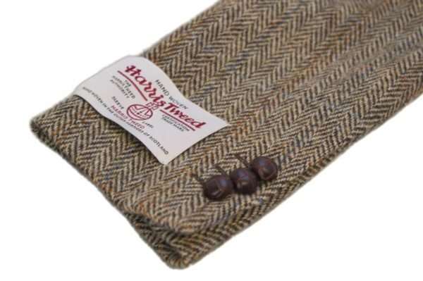 white sand blazer cuff These world famous Harris Tweed jackets are superbly tailored, hard-wearing and warm. When purchasing one of these jackets you are guaranteed exceptional quality. By law Harris Tweed must come from the Outer Hebrides, and be hand woven from local wool. Supplied by Harris Tweed Scotland from 100% pure virgin wool, dyed, spun and finished in the Western Isles of Scotland. Expertly hand-woven by crofters in their own homes on the islands of Lewis, Harris, Uist and Barra. They are single breasted with two leather button fastening, and can be worn as a casual jacket or with a shirt and tie. Other specifications include side vents, two front pockets with flaps, Four interior pockets, three button leather cuff and Fully lined. Spare Button Leather buttons included. Dress with matching waistcoat for an extremely stylish look perfect for weddings and the races. All our tweeds are stamped with the authentic, official gold crossed orb mark of the Harris Tweed Authority.