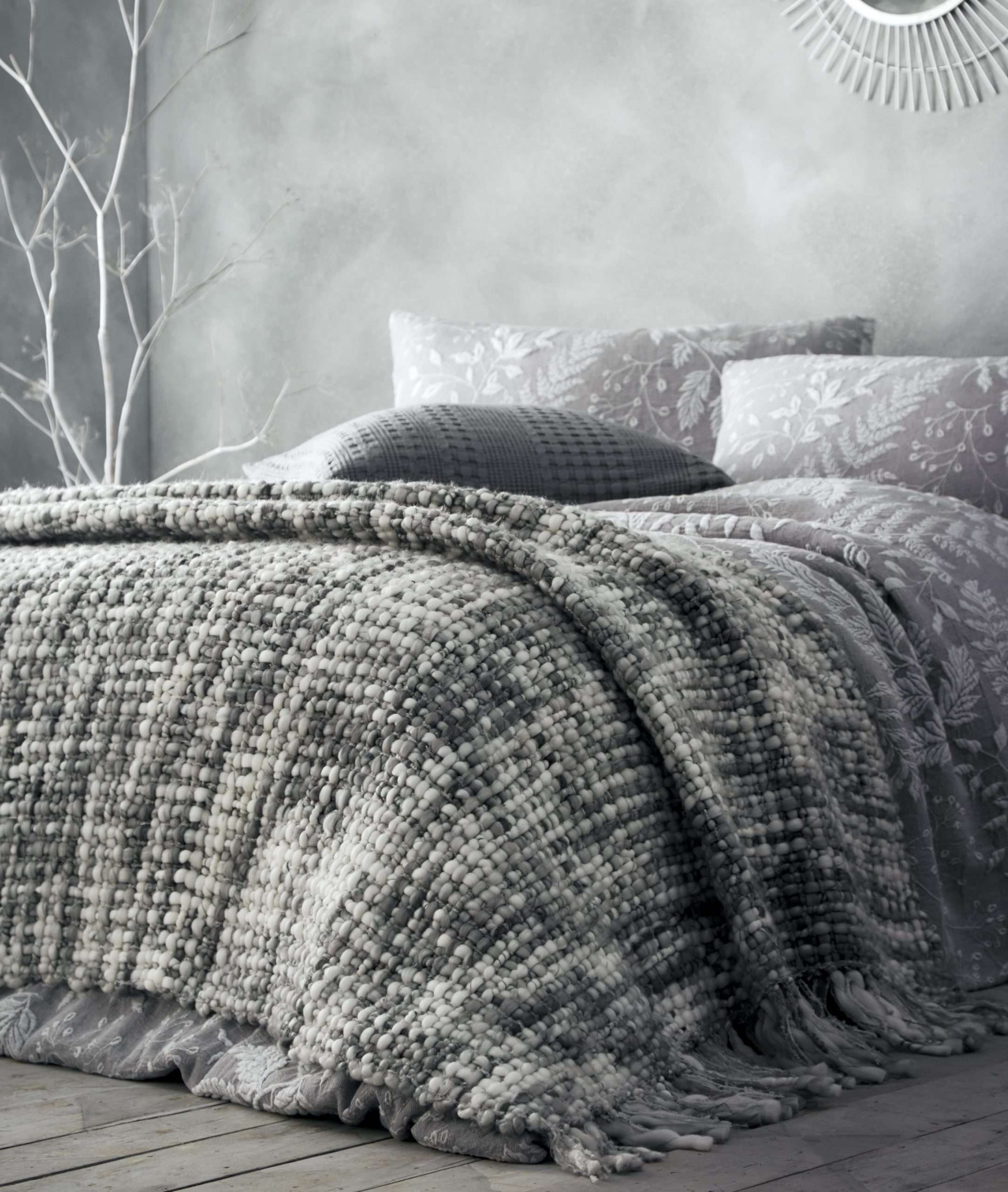 PALAZZO WITH GREY MARLEY THROW min scaled