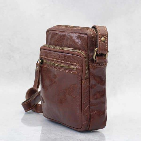 Wombat Luxury Brown Oiled style Leather Flight Bag - Image 4