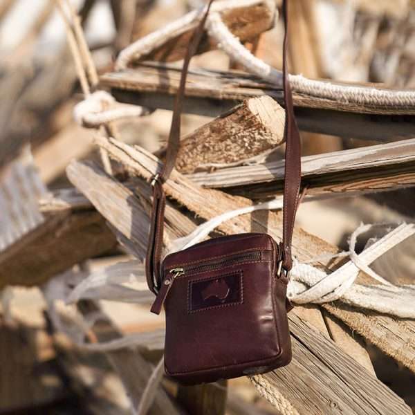 Wombat Men's Small Leather Travel Pouch Shoulder Bag Crossbody - Image 3
