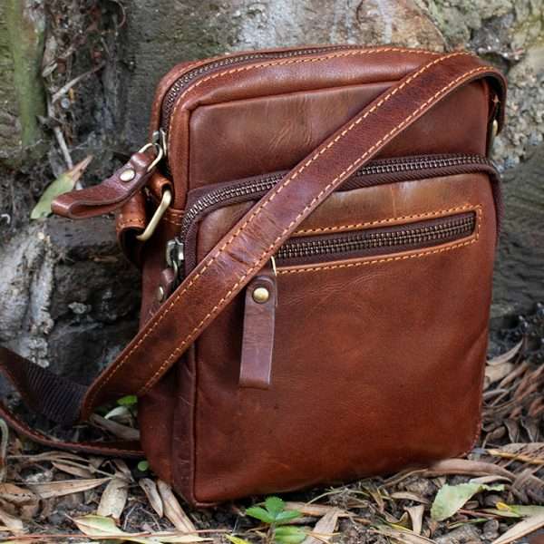 Wombat Luxury Brown Oiled style Leather Flight Bag - Image 7