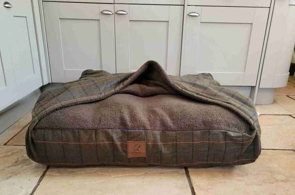 Collared Creatures Green Tweed Luxury Snuggle Sack Dog Bed - Image 5