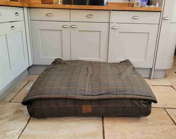 Collared Creatures Green Tweed Luxury Snuggle Sack Dog Bed - Image 6