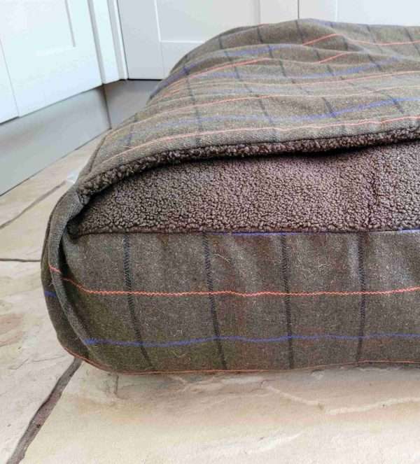 Collared Creatures Green Tweed Luxury Snuggle Sack Dog Bed - Image 7