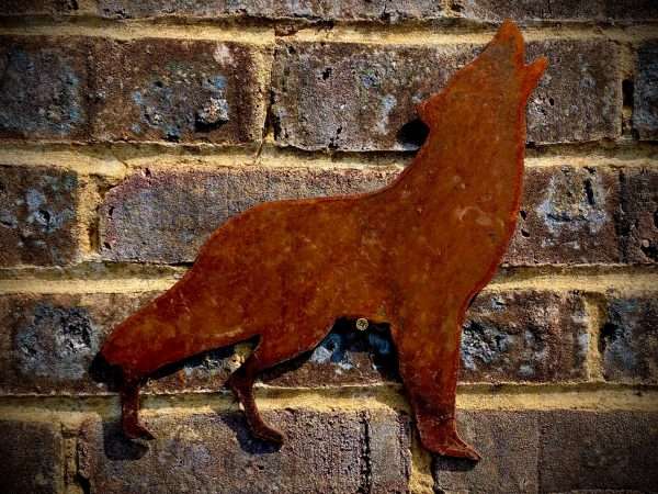 WELCOME TO THE RUSTIC GARDEN ART SHOPâ€¦â€¦ Here we have one of our. Medium Exterior Rustic Rusty Wolf Howling Garden Wall Hanger House Gate Sign Hanging Metal Art Sculpture Sizes & Measurements:
40cm x40cm Made From 2mm Mild Steel.