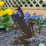 Small Exterior Rustic Metal Little Frog Leaping Garden Stake Yard Art  Pond Water Flower Bed Sculpture  Gift   Present