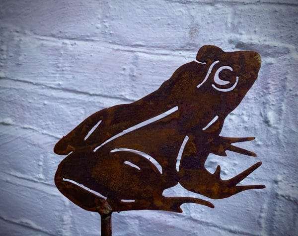 Small Exterior Rustic Rusty Metal Frog Toad Leaping Garden Stake Yard Art  Pond River Flower Bed Sculpture  Gift   Present - Image 2