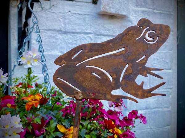 Small Exterior Rustic Rusty Metal Frog Toad Leaping Garden Stake Yard Art  Pond River Flower Bed Sculpture  Gift   Present - Image 3