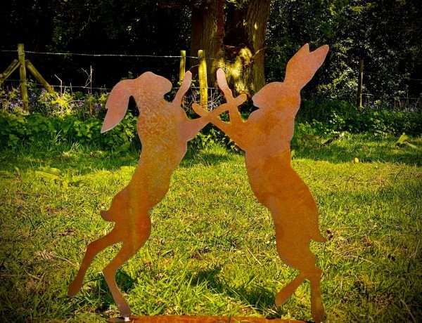WELCOME TO THE RUSTIC GARDEN ART SHOP Here we have one of our. Large Rustic Metal Boxing Hares Garden Art Sculpture *Pair of Hares* Sizes & Measurements:
48cm x 49cm Made From 2mm Mild Steel.