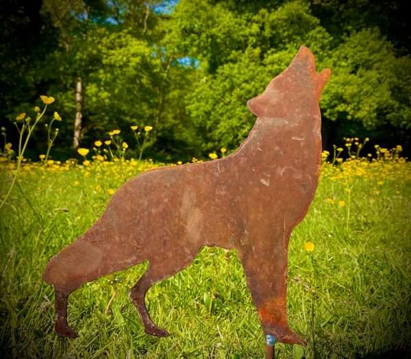 WELCOME TO THE RUSTIC GARDEN ART SHOP Here we have one of our. Medium Exterior Rustic Rusty Metal Wolf Howling Garden Stake Art Sculpture Gift Sizes & Measurements: 40cm x 40cm Made From 2mm Mild Steel.