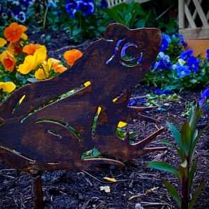 Small Exterior Rustic Rusty Metal Frog Toad Leaping Garden Stake Yard Art  Pond River Flower Bed Sculpture  Gift   Present