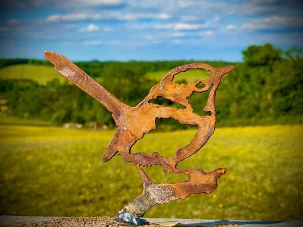 WELCOME TO THE RUSTIC GARDEN ART SHOP Here we have one of our Exterior Rustic Rusty Metal Wren Bird Garden Fence Topper Yard Art Gate Post Lawn Sculpture Gift Sizes & Measurements:
12cm x 14cm Made From 2mm Mild Steel