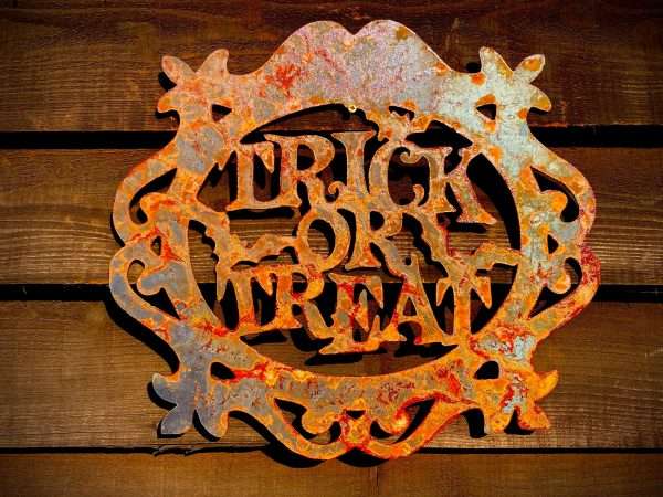 WELCOME TO THE RUSTIC GARDEN ART SHOP Here we have one of our. Exterior Rustic Trick or Treat Sign Halloween Decoration Present Garden Wall House Art Shed Sign Hanging Metal Rustic Art Gift Sizes & Measurements:
36cm x 40cm Perfect for any Halloween Party!! Made From 2mm Mild Steel.