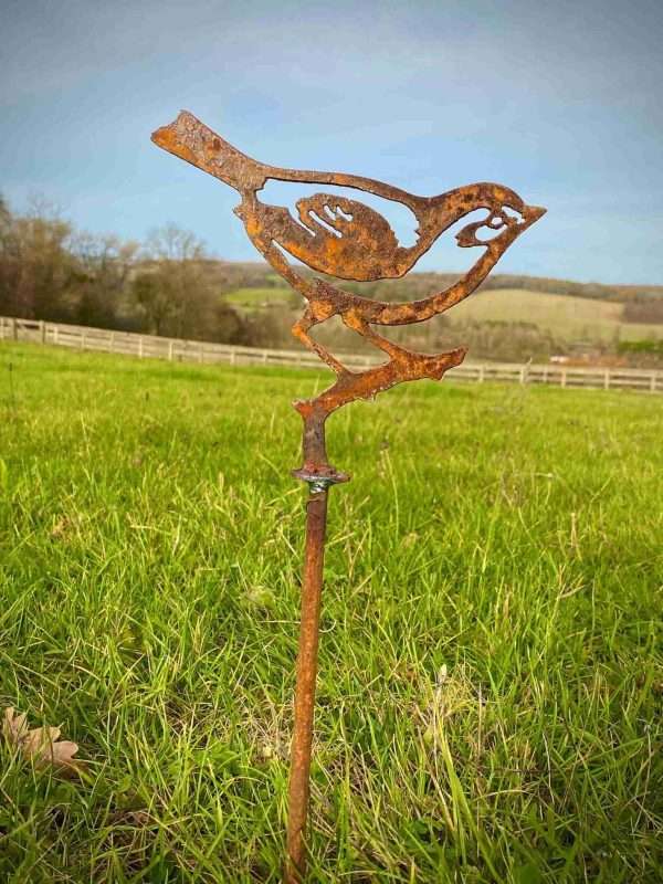 il fullxfull.2709785883 1crd scaled WELCOME TO THE RUSTIC GARDEN ART SHOP Here we have one of our. Exterior Rustic Goldfinch Finch Bird Wildlife Garden Stake Garden Art Yard Art Flower Bed Metal Rusty Garden Gift Idea Sizes & Measurements:
14cm x 16cm (excluding stake) Made From 2mm Mild Steel