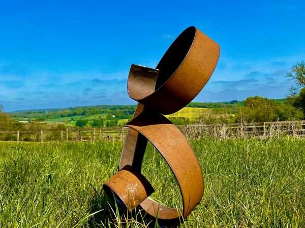 WELCOME TO THE RUSTIC GARDEN ART SHOP Here we have one of our. Exterior Rustic Abstract Ribbon Ring Rusty Metal Garden Stake Yard Art Lawn Centre Piece Flower Bed Sculpture Gift Sizes & Measurements:
60cm x 48cm x 25cm Material: 9cm width x 3mm thick Made From 3mm Mild Steel.