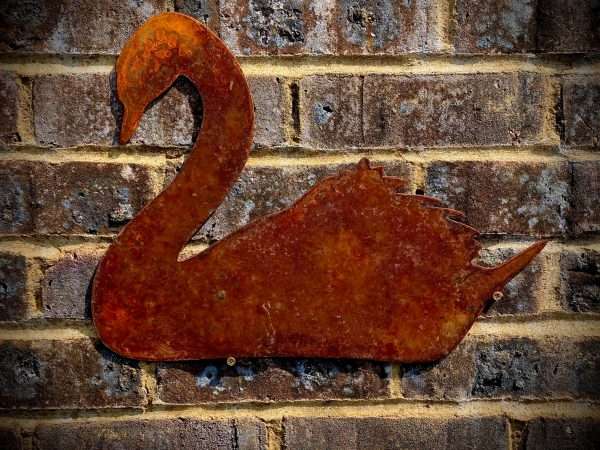 Small Exterior Rustic Rusty Swan Bird Garden Wall Hanger House Gate Fence Sign Hanging Metal Yard Art Shed Sculpture  Gift