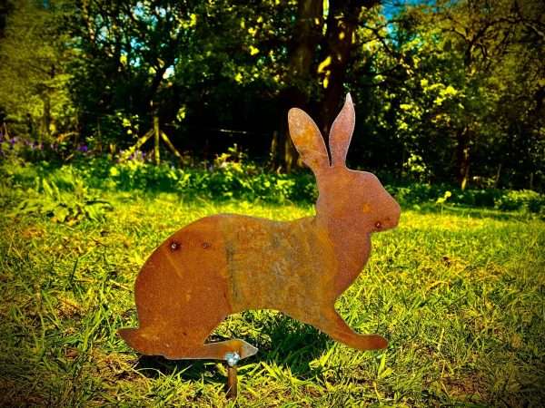 Exterior Rustic Metal Rabbit Hare Garden Stake Yard Art  / Flower Bed Sculpture  Gift   Present