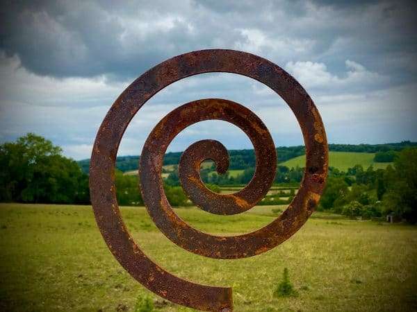 Small Rustic Metal Swirl Whirl Hypno Retro Abstract 3D Garden Sculpture Yard Art  Stake  Gift   Present - Image 5