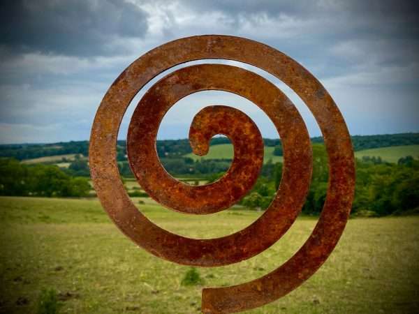 Small Rustic Metal Swirl Whirl Hypno Retro Abstract 3D Garden Sculpture Yard Art  Stake  Gift   Present