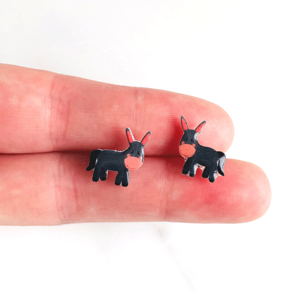 size reference of donkey earrings