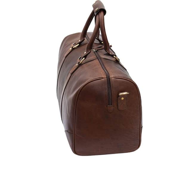 9001col w4 The Wombat Luxury Holdall is a chic and stylish holdall that comes in a rich, beautiful brown color. Its soft, supple leather gives you a luxurious look and feel that is unmatched.  This holdall’s best feature is the unbelievable leather quality. It’s made from oiled leather that is very thick that can stand up to anything you can throw at it.