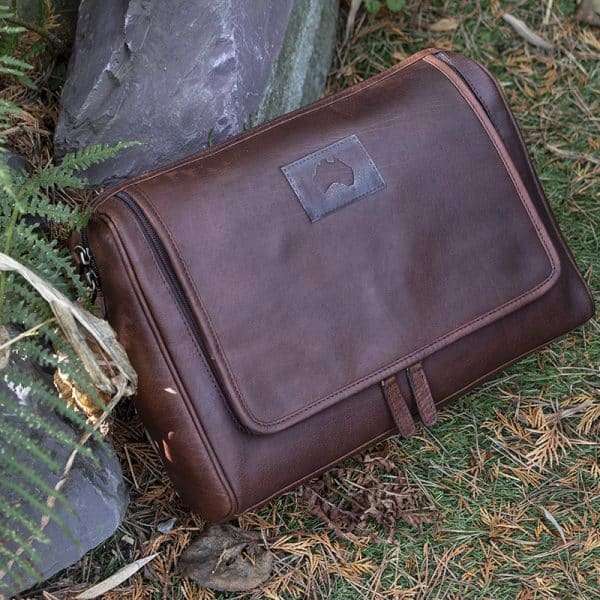 9007 w1 Keep your toiletries together in style with this durable yet classy wash-bag, made from dark brown oiled leather. With plenty of zipped pockets and storage options, it’s the ideal travel accessory. Hang it on the door for a practical and elegant way to save space in your bathroom. Perfect for both summer and winter trips.! Optional Personalisation