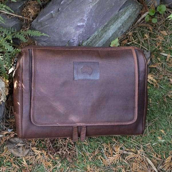 9007 w2 Keep your toiletries together in style with this durable yet classy wash-bag, made from dark brown oiled leather. With plenty of zipped pockets and storage options, it’s the ideal travel accessory. Hang it on the door for a practical and elegant way to save space in your bathroom. Perfect for both summer and winter trips.! Optional Personalisation