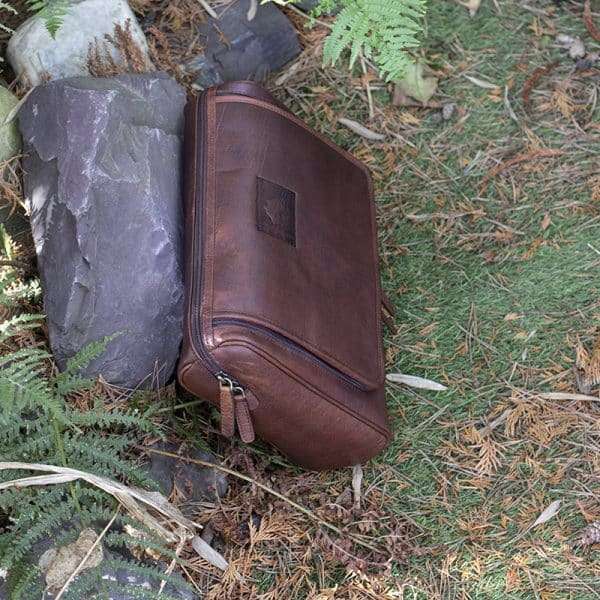 9007 w4 Keep your toiletries together in style with this durable yet classy wash-bag, made from dark brown oiled leather. With plenty of zipped pockets and storage options, it’s the ideal travel accessory. Hang it on the door for a practical and elegant way to save space in your bathroom. Perfect for both summer and winter trips.! Optional Personalisation
