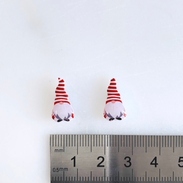 ruler size reference of stripy gonk/gnome stud earrings