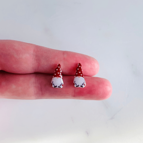 size reference for heart gonk stud earrings