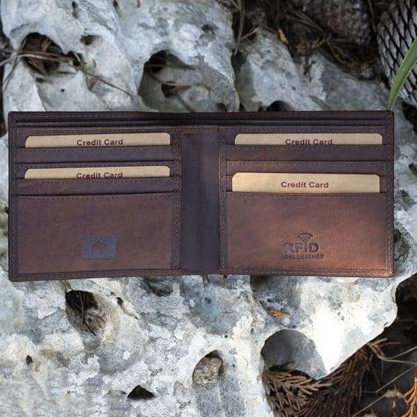wls707 l CC STORE With its stylish design and incredible practicality, this Colombian Leather Card Holder Wallet provides the ultimate space to keep your notes, coins, cards and ID. Made from sumptuous Colombian leather, this wallet is more than equipped to meet the demands that come hand in hand with everyday life, whether you’re pounding the city streets or embarking on your next adventure. Simple yet wonderfully timeless, the wallet’s compact yet spacious design allows you to transport your belongings with ease. Optional Personalisation