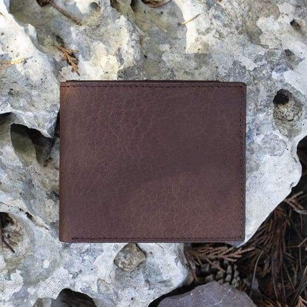 wls707 w3 1 With its stylish design and incredible practicality, this Colombian Leather Card Holder Wallet provides the ultimate space to keep your notes, coins, cards and ID. Made from sumptuous Colombian leather, this wallet is more than equipped to meet the demands that come hand in hand with everyday life, whether you’re pounding the city streets or embarking on your next adventure. Simple yet wonderfully timeless, the wallet’s compact yet spacious design allows you to transport your belongings with ease. Optional Personalisation
