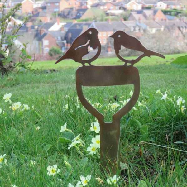 Robins on a Spade Garden Stake Decoration - Image 2