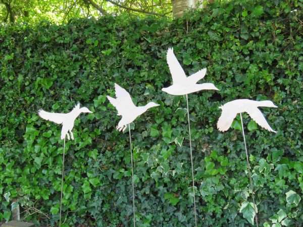 Flying Ducks Garden Sculpture - Image 2