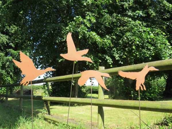 Flying Ducks Garden Sculpture - Image 4