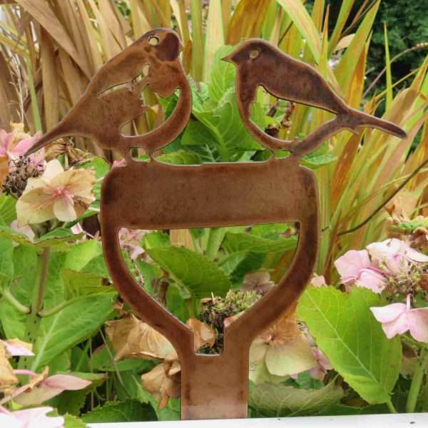Robins on a Spade Garden Ornament - Image 2