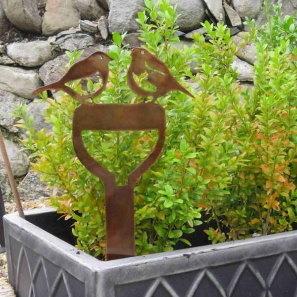 Robins on a Spade Garden Stake Decoration - Image 4