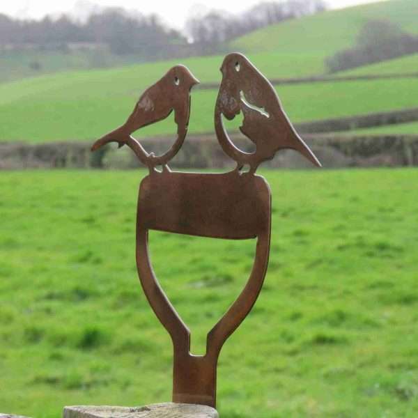 Robins on a Spade Garden Ornament - Image 4