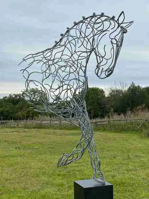 “Balanced Canter” Dressage Horse Busk - Image 4