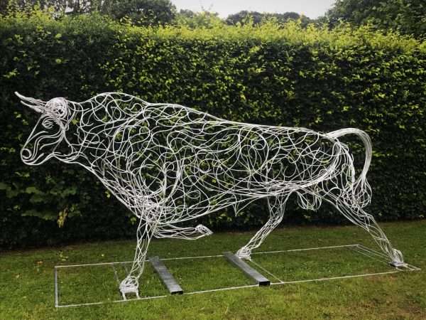 Running Bull Sculpture - Image 2