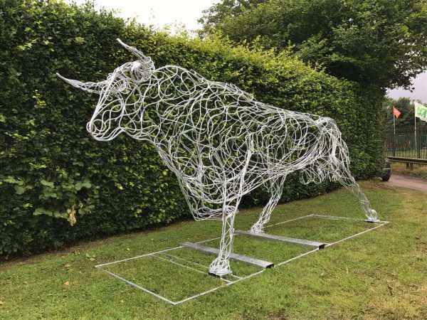 Running Bull Sculpture - Image 4