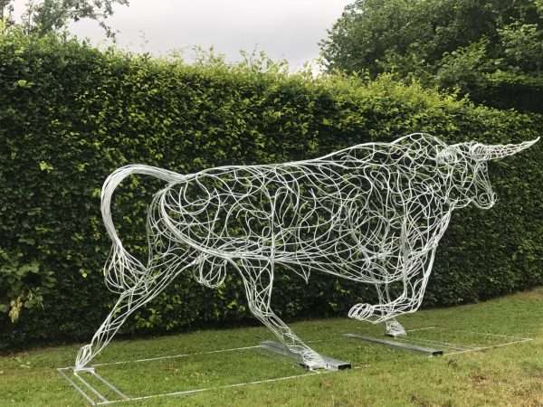 Running Bull Sculpture - Image 8