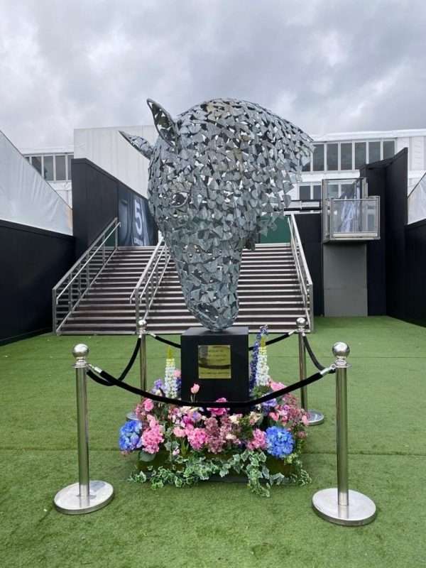 Horse Head Sculpture 4m £POA - Image 13